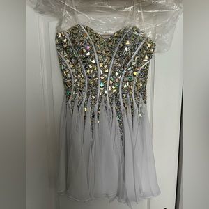 White dress size 6. Bought from high end boutique. Worn once for few hrs